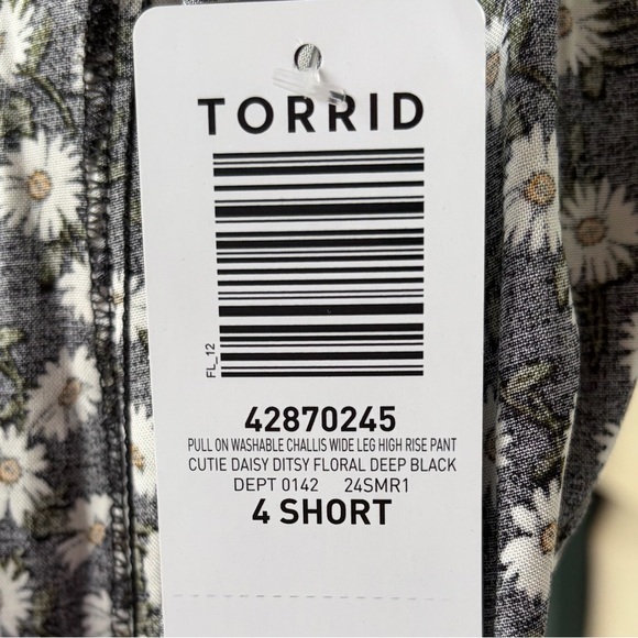 •Torrid• NWT Wide Leg Daisy Ditsy Floral Pants - Size 4X Short - Picture 11 of 12